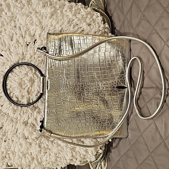 Thacker Crossbody Bag - Picture 15 of 16